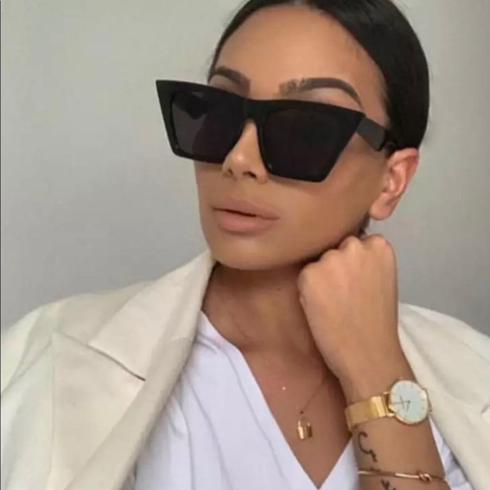 💕3 for $8💕 Black cat eye sunglasses